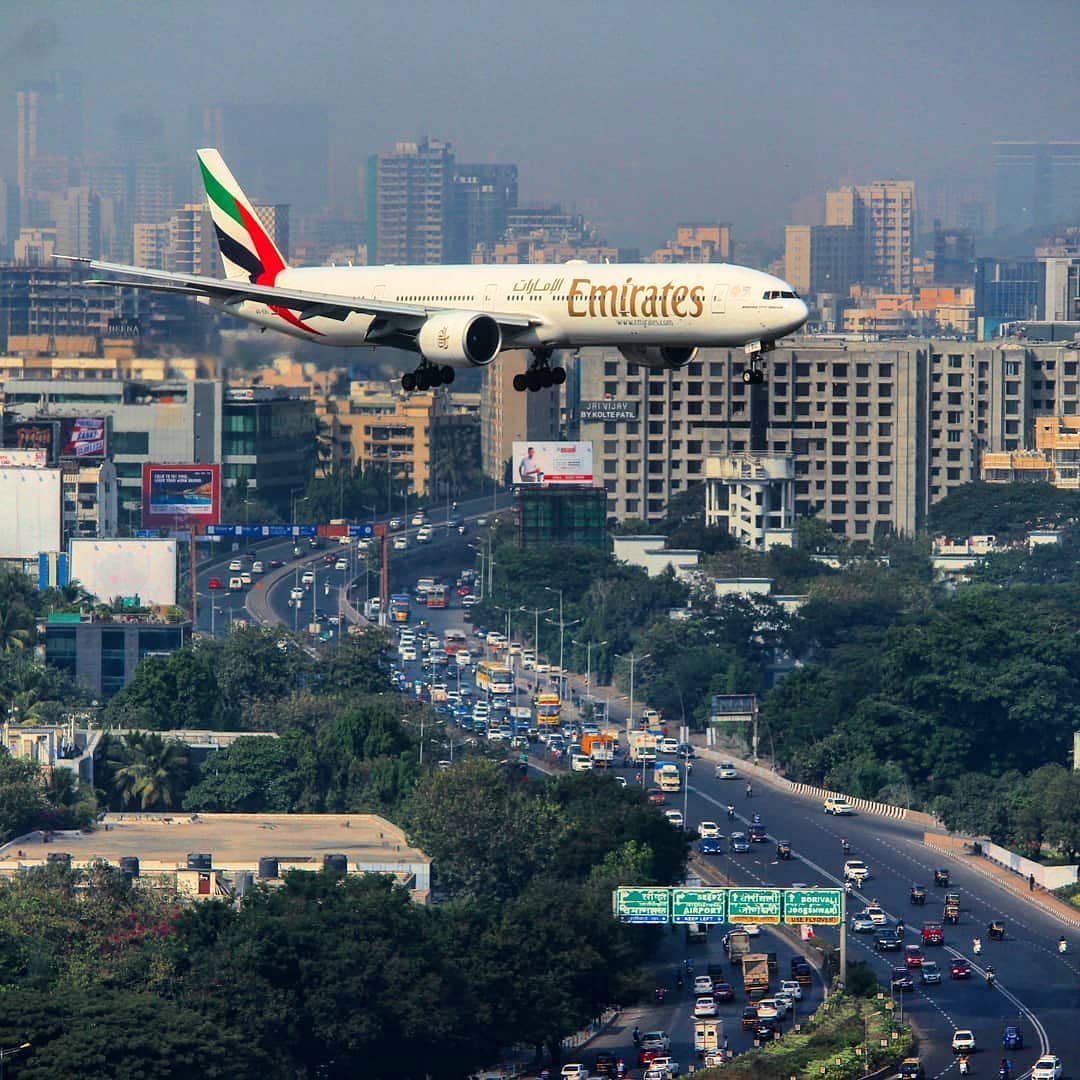 Emirates Boeing 777 Pilots Blinded by Laser During Landing in India