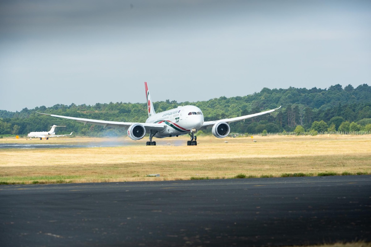 Biman Bangladesh Flight Makes Emergency Landing in Dhaka After Bird Strike