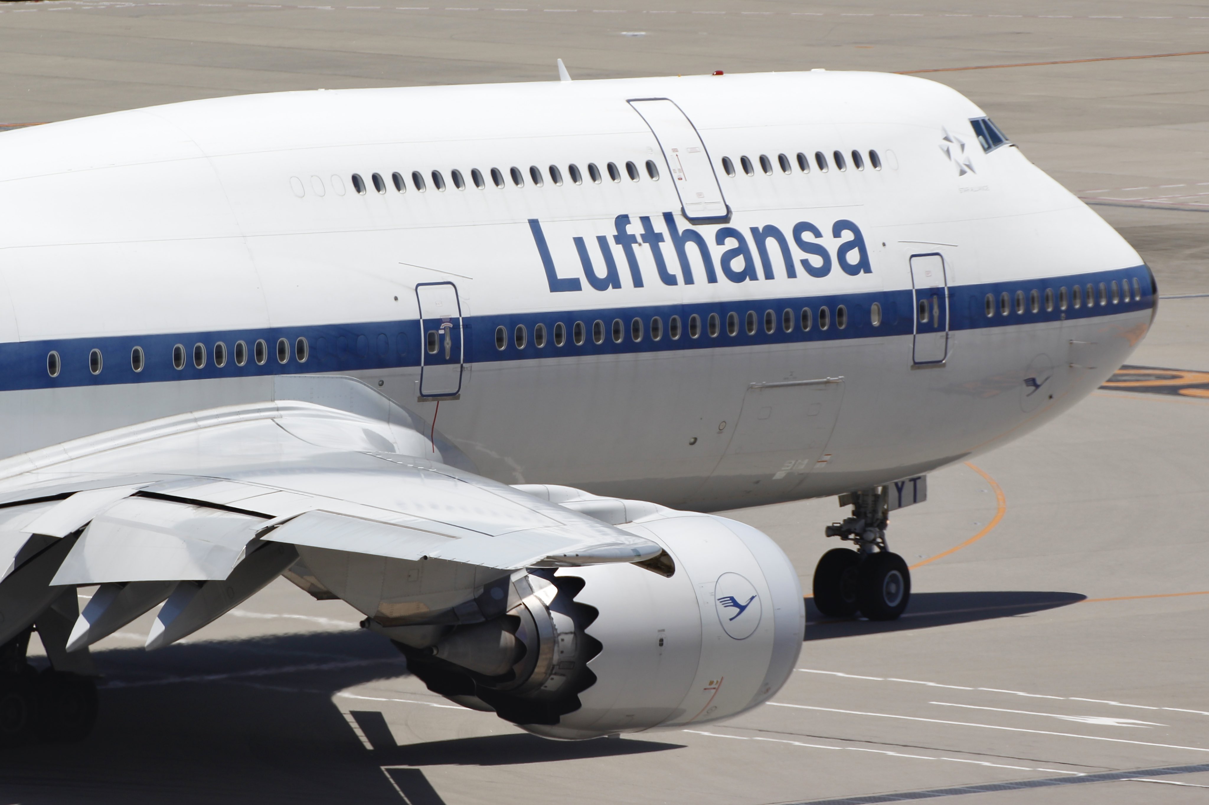 Lufthansa A380 Flight from Munich to Washington Diverted Due to Fuel Shortage