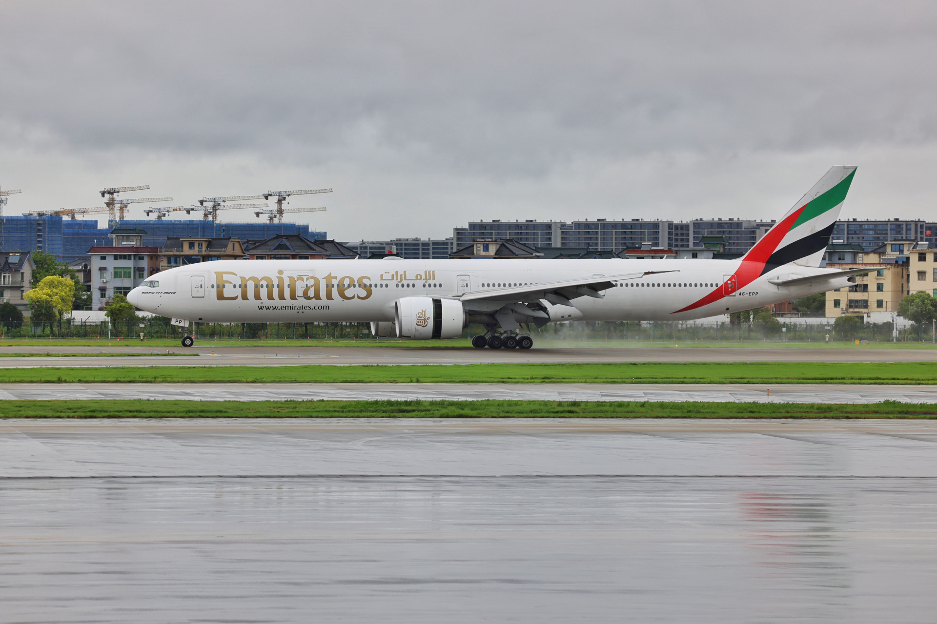 Watch: Emirates Debuts Dubai–Hangzhou Route to Boost Ties